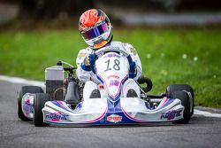 Cyndie Allemann probeert een Kosmic Rotax