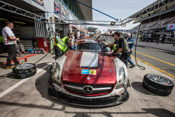 Pit stop for #30 Ram Racing Mercedes SLS AMG GT3: Cheerag Arya, Thomas Jäger, Tom Onslow-Cole, Adam Christodoulou