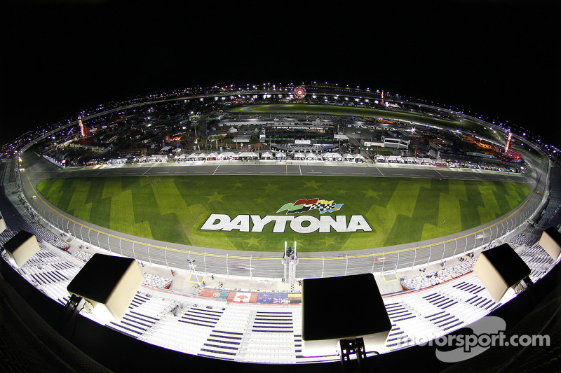 Daytona International Speedway bei Nacht