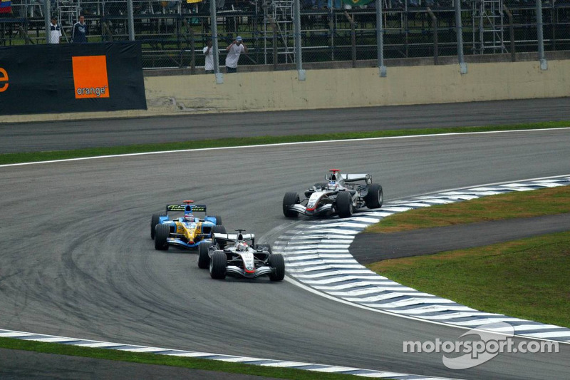 Juan Pablo Montoya, McLaren; Fernando Alonso, Renault;  Kimi Räikkönen, McLaren