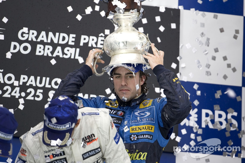 Podium: 2005 World Champion Fernando Alonso celebrates