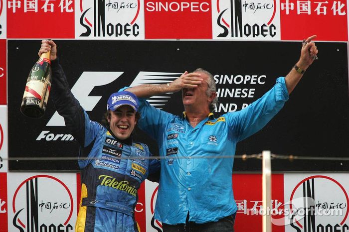 Race winner Fernando Alonso celebrates with Flavio Briatore