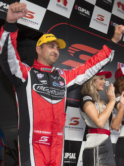 Ganador de la Carrera Fabian Coulthard, Brad Jones Racing Holden