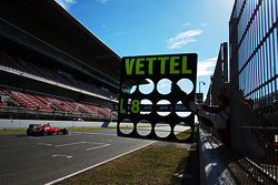 Placa de Pit para Sebastian Vettel, Ferrari SF15-T