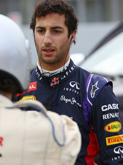 Daniel Ricciardo, Red Bull Racing RB11 para no circuito