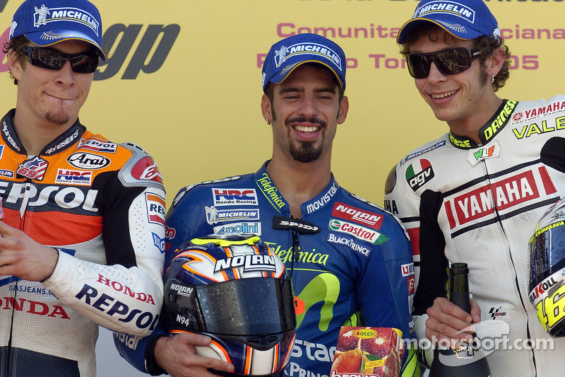 Podio: ganador de la carrera Marco Melandri con Nicky Hayden y Valentino Rossi