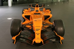 De McLaren MP4-21 in het McLaren Technology Center