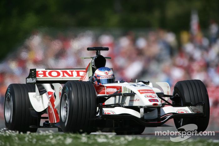 2. Honda - 37 años, 5 meses y 13 días