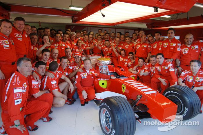 Ferrari celebra la victoria en San Marino