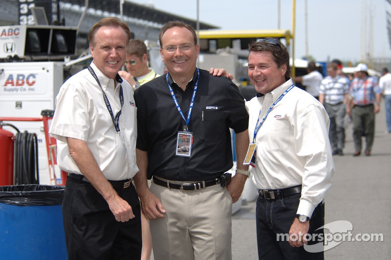 Une partie de l'équipe de ABC pour les Indy 500: Marty Reid, Dr. Jerry Punch et Scott Goodyear