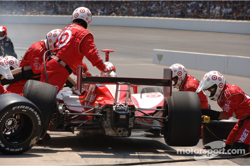 Arrêt au stand pour Dan Wheldon