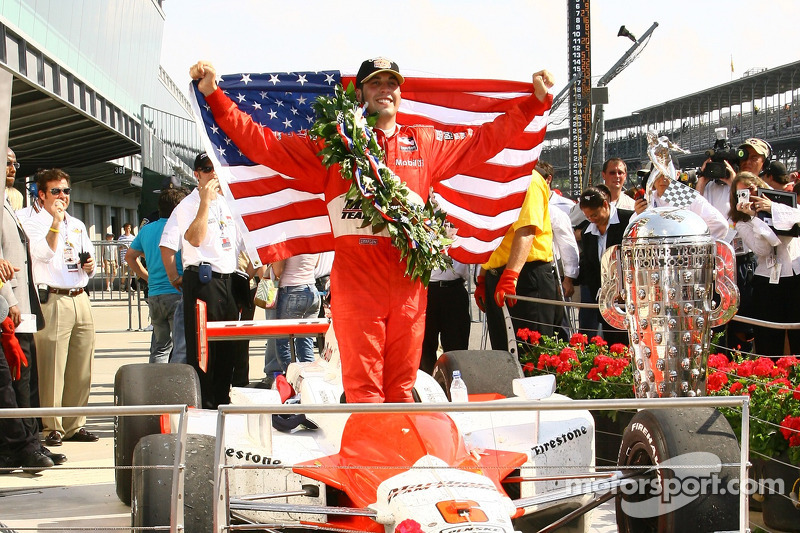 Le vainqueur de la course Sam Hornish Jr.