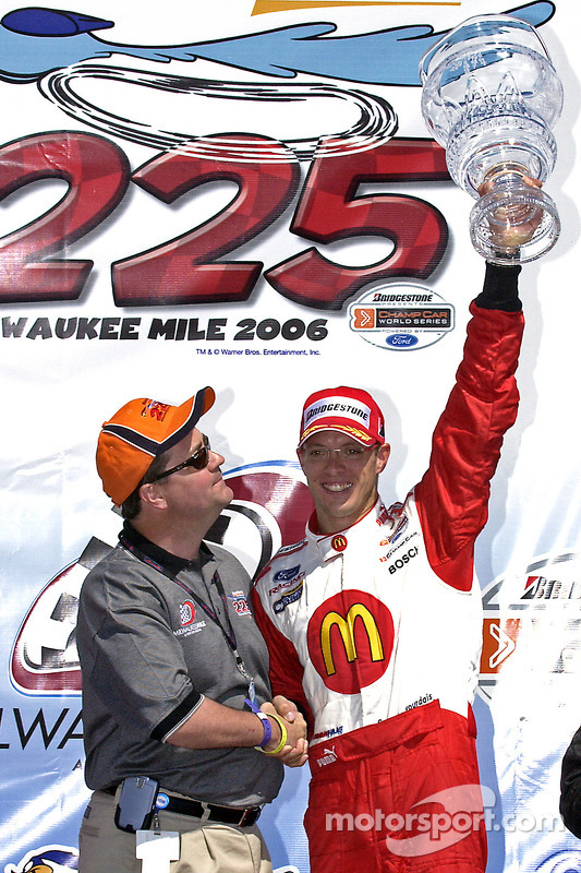 Podium: le vainqueur de la course Sébastien Bourdais