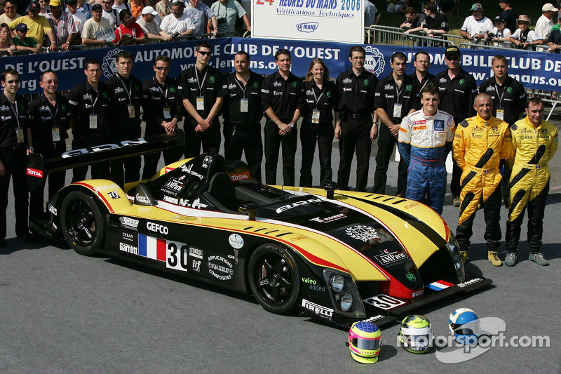 Julien Briché, Frédéric Hauchard, Patrice Roussel and Welter Gérard team members pose with the WR Peugeot