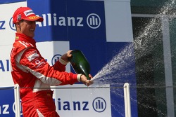 Podium: champagne for Michael Schumacher