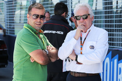 (da sinistra a destra): Zsolt Baumgartner, con Charlie Whiting, Delegato FIA