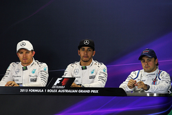 Le deuxième, Nico Rosberg, Mercedes AMG F1, le poleman Lewis Hamilton, Mercedes AMG F1, le troisième, Felipe Massa, Williams lors de la conférence de presse de la FIA