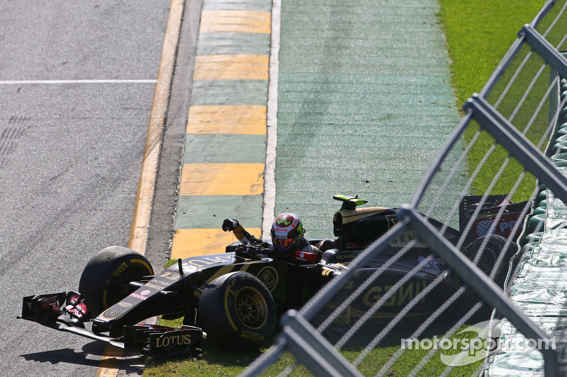 Pastor Maldonado, Lotus F1 E23 crashed out di start of the race