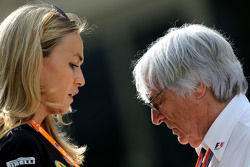 Carmen Jorda, pilote de développement Lotus F1 Team et Bernie Ecclestone