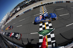 Start: Joey Logano, Brad Keselowski Racing Ford memimpin