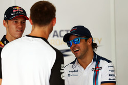 Daniil Kvyat, Red Bull Racing avec Jenson Button, McLaren et Felipe Massa, Williams lors de la parade des pilotes