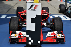 De Ferrari SF15-T van racewinnaar Sebastian Vettel, Ferrari, in parc ferme