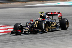 Пастор Мальдонадо Lotus F1 Team