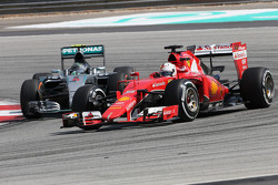 Себастьян Феттель Scuderia Ferrari и Нико Росберг Mercedes AMG F1 Team