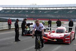 Chris Hoy tracte la Nissan LMP1