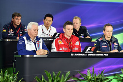 De FIA-persconferentie: James Key, Scuderia Toro Rosso Technisch Directeur; Ayao Komatsu, Lotus F1 T