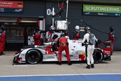 #7 Audi Sport Team Joest Audi R18 e-tron quattro: Marcel Fassler, Andre Lotterer, Benoit TreÌluyer