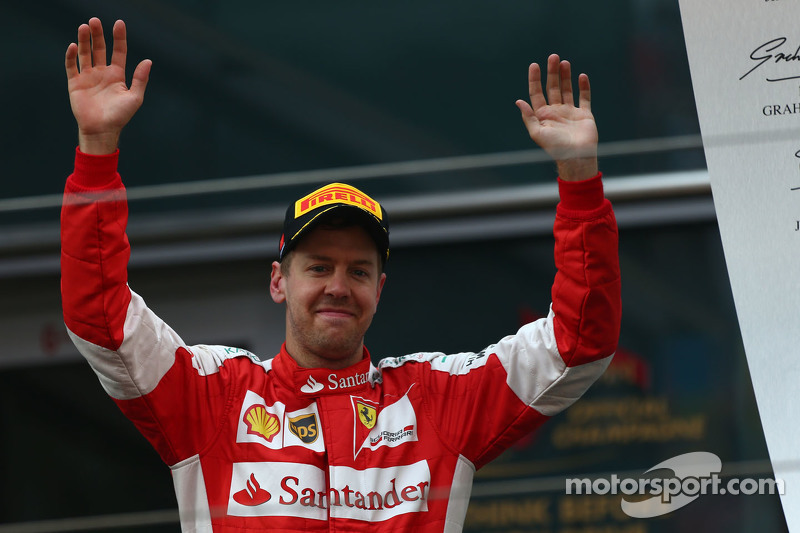 Le troisième Sebastian Vettel Ferrari