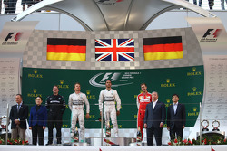 1ое место - Льюис Хэмилтон Mercedes AMG F1, 2ое место - Нико Росберг Mercedes AMG F1 и 3е место - Се
