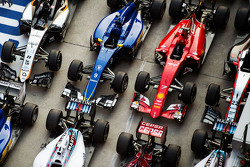 Die Autos im Parc Fermé