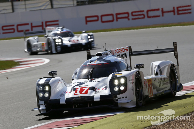 #17 Porsche Team 919 Hybrid: Timo Bernhard, Mark Webber, Brendon Hartley en #18 Porsche Team 919 Hyb