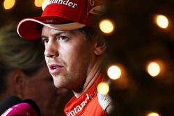 Sebastian Vettel, Ferrari con los medios de comunicación