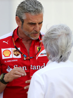 Maurizio Arrivabene, Team Principal de la Scuderia Ferrari et Bernie Ecclestone