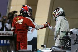 Kimi Raikkonen, Scuderia Ferrari y Lewis Hamilton, Mercedes AMG F1 Team 