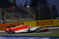 Will Stevens, Manor F1 Team et son équipier Roberto Merhi, Manor F1 Team en lutte pour une position