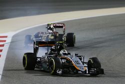 Sergio Perez, Sahara Force India F1 VJM08 bloque une roue au freinage