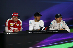 Posterior a la carrera de la FIA Conferencia de prensa Kimi Raikkonen, de Ferrari, segundo; Lewis Hamilton, Mercedes AMG F1, ganador de la carrera; Nico Rosberg, de Mercedes AMG F1, tercero