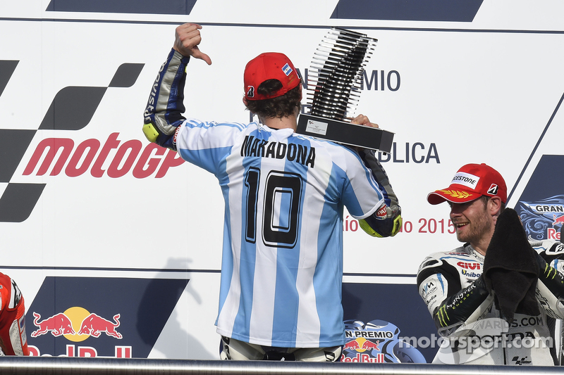 Podio: ganador Valentino Rossi, de Yamaha Factory Racing y tercer lugar Cal Crutchlow, equipo LCR