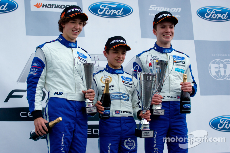 Podio da Sinistra: Matheus Leist, Lando Norris eDaniel Ticktum