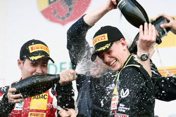 第三场比赛获胜者: 米克·舒马赫, Van Amersfoort Racing