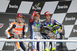 Podium: El ganador de la carrera, Jorge Lorenzo, segundo lugar, Marc Márquez, tercer lugar, Valentino Rossi