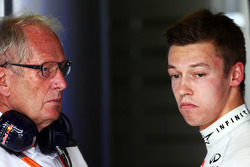 Доктор Хельмут Марко, консультант Red Bull Motorsport и Даниил Квят, Red Bull Racing