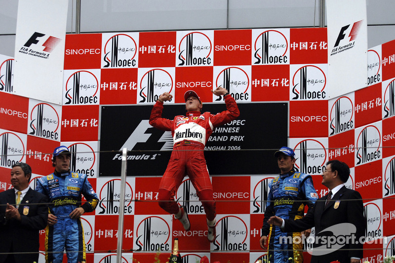 2006. Подіум: 1. Міхаель Шумахер, Ferrari. 2. Фернандо Алонсо, Renault. 3. Джанкарло Фізікелла, Renault