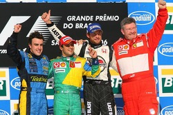 Подіум: переможець гонки Феліпе Масса з чемпіоном світу 2006 року Фернандо Алонсо, Дженсон Баттон і