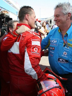 Michael Schumacher ve Pat Symonds