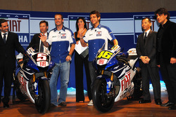 Davide Brivio, Lin Jarvis, Colin Edwards, Valentino Rossi, Masao Furusawa et Luca de Meo